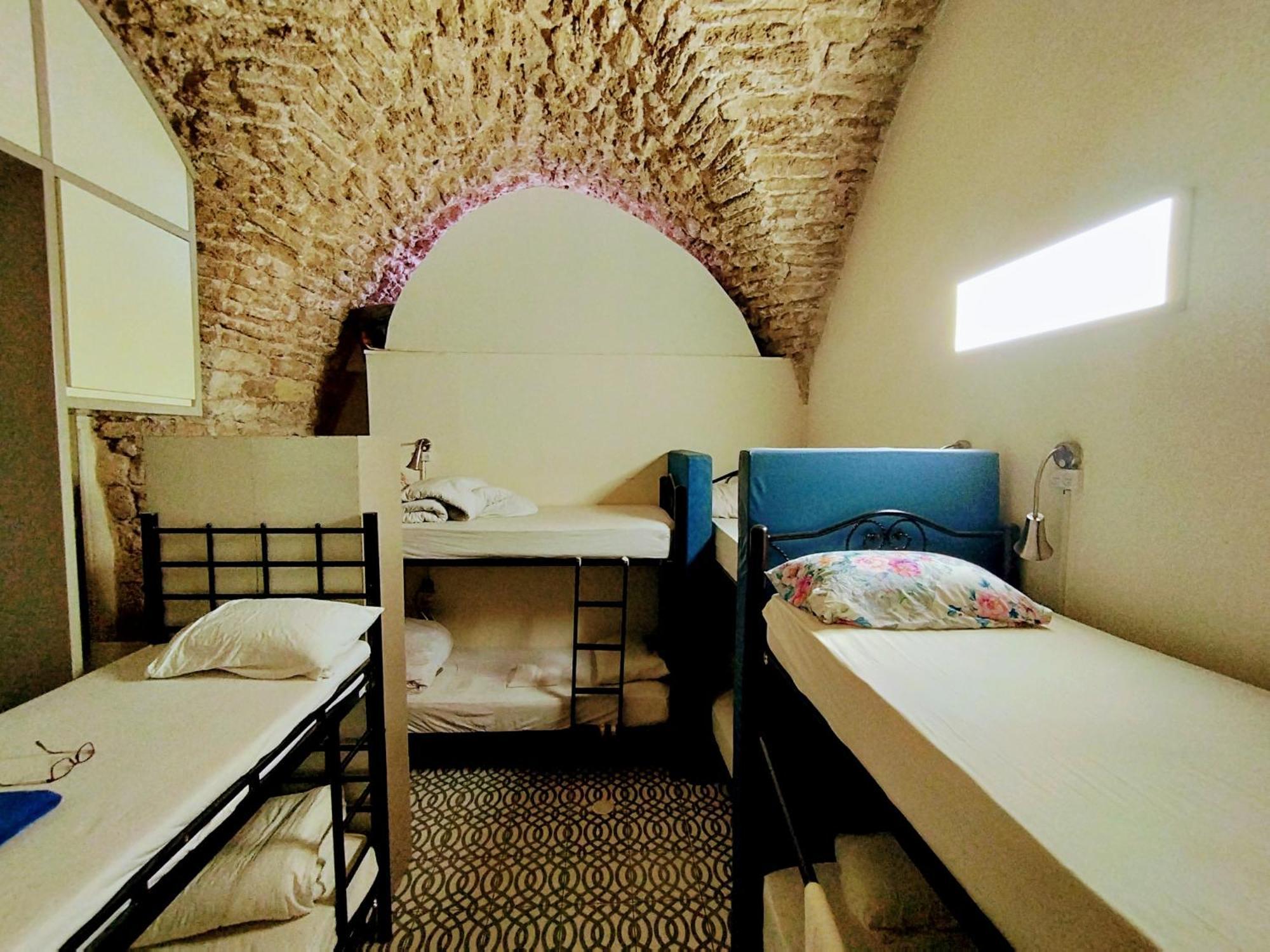 Ostello Polihosts Old Jaffa Tel Aviv Esterno foto